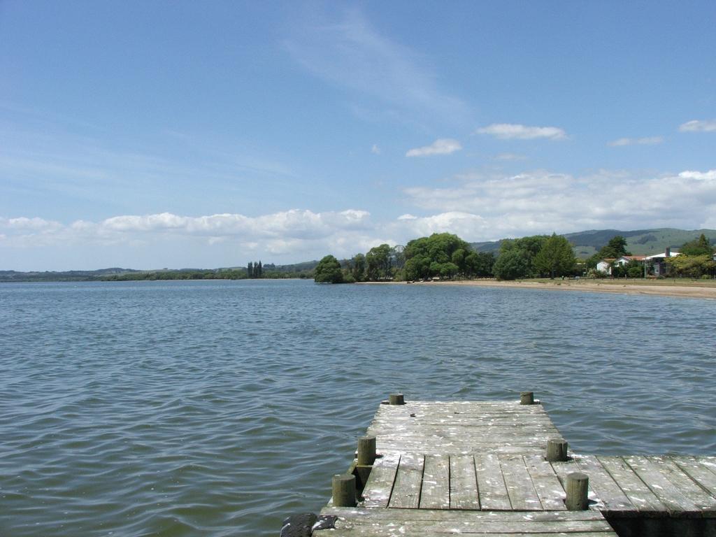 Cedarwood Lakeside Motel & Conference Venue Rotorua Exterior photo