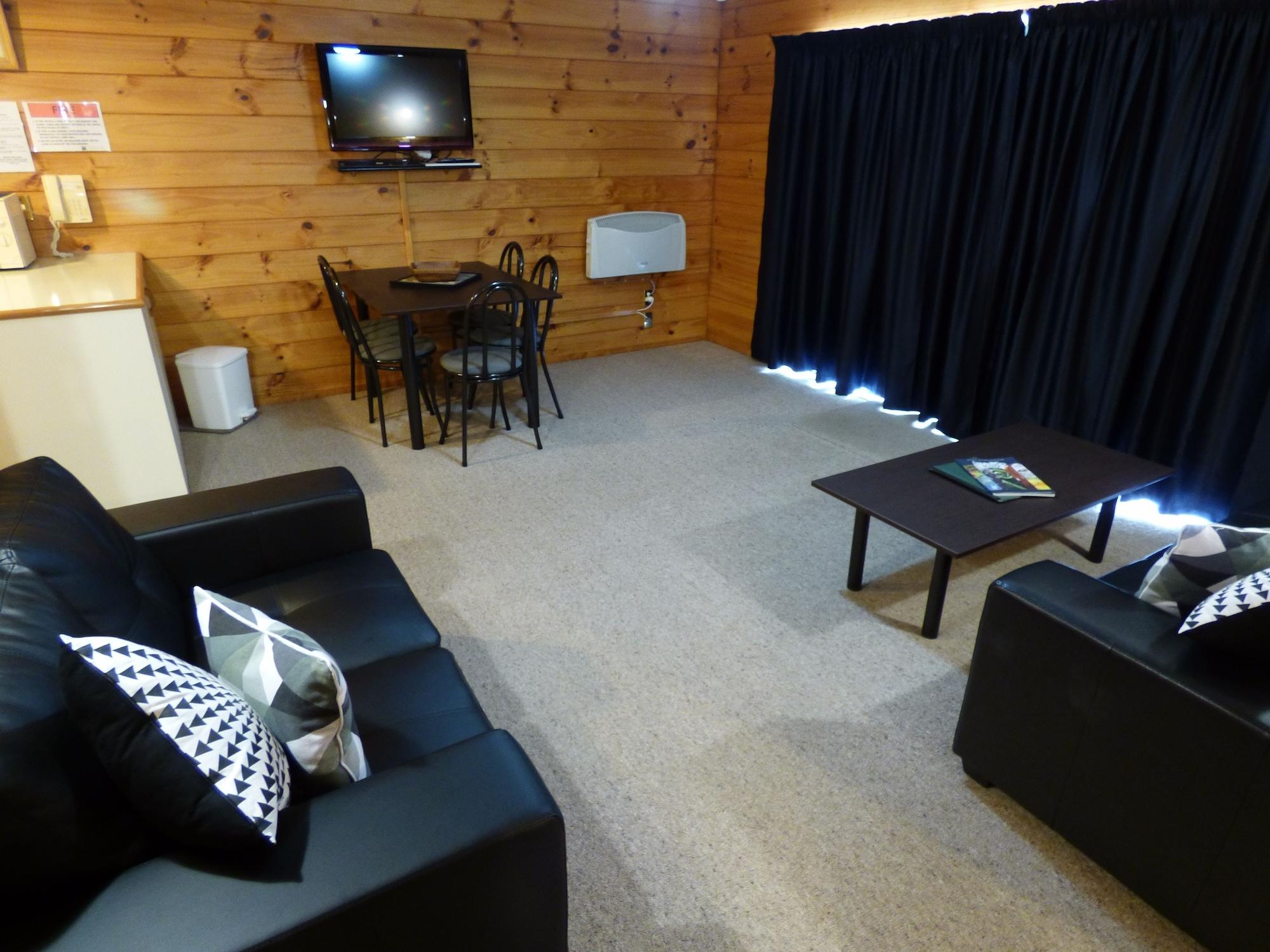 Cedarwood Lakeside Motel & Conference Venue Rotorua Exterior photo