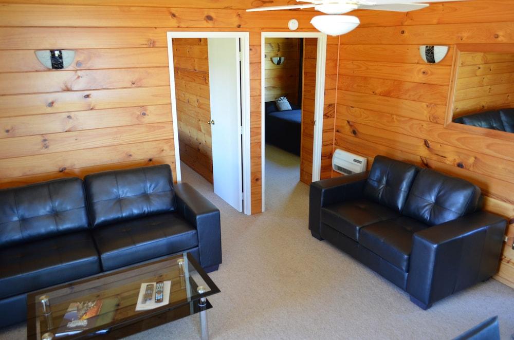 Cedarwood Lakeside Motel & Conference Venue Rotorua Exterior photo