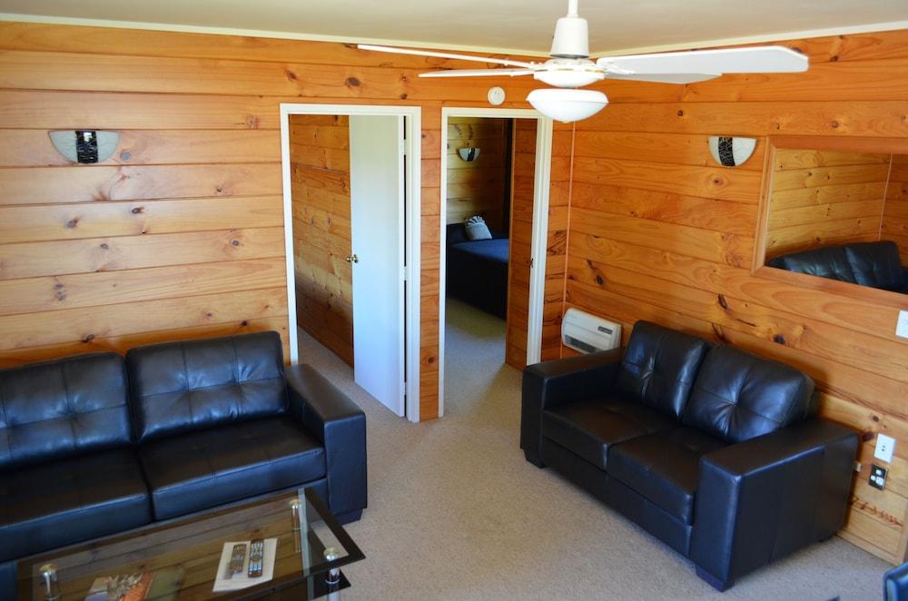 Cedarwood Lakeside Motel & Conference Venue Rotorua Exterior photo