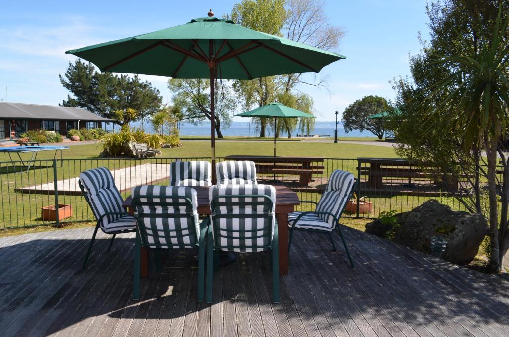 Cedarwood Lakeside Motel & Conference Venue Rotorua Exterior photo