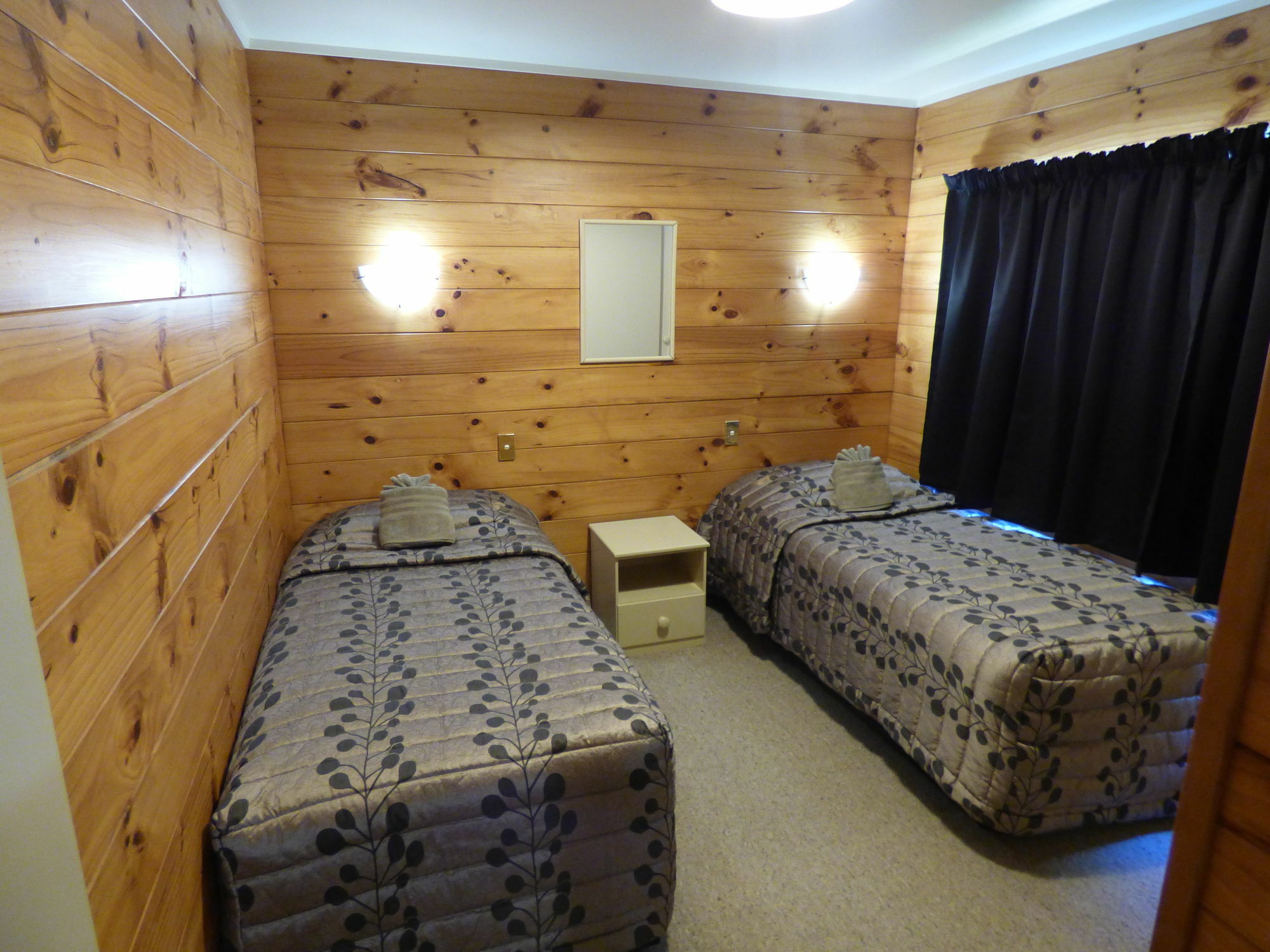 Cedarwood Lakeside Motel & Conference Venue Rotorua Exterior photo