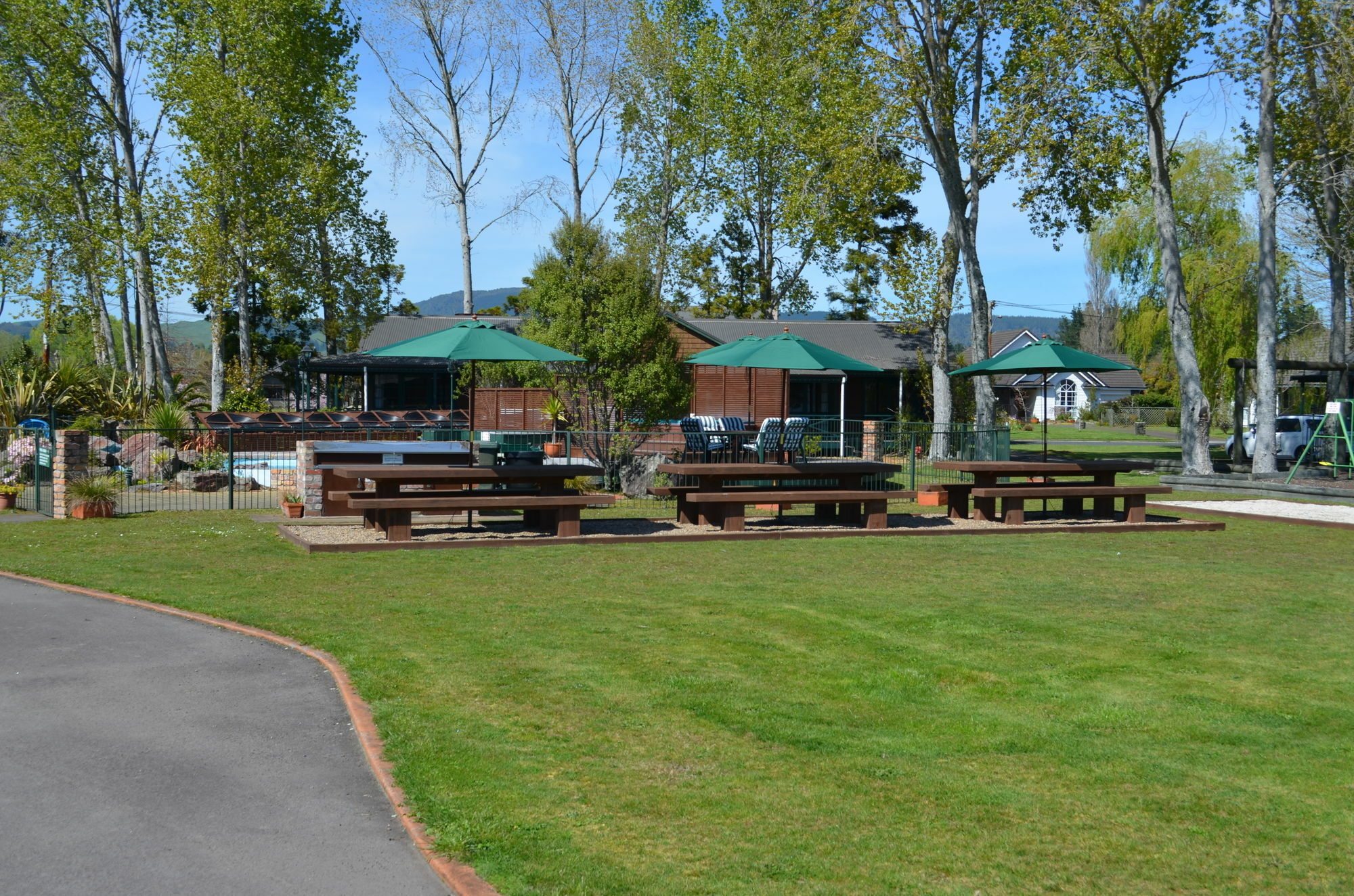 Cedarwood Lakeside Motel & Conference Venue Rotorua Exterior photo